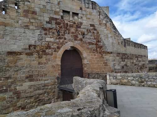 portón entrada castillo de zamora