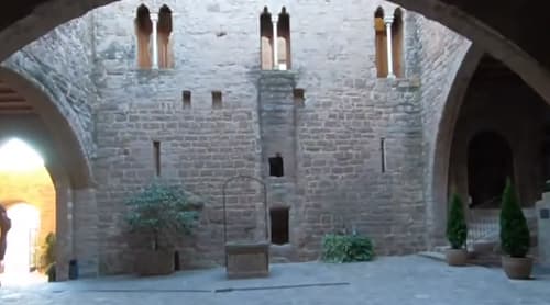 interior castillo de cardona