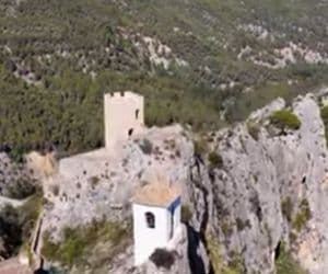 Castillo de Guadalest, la Fortaleza Sobre el Valle Azul